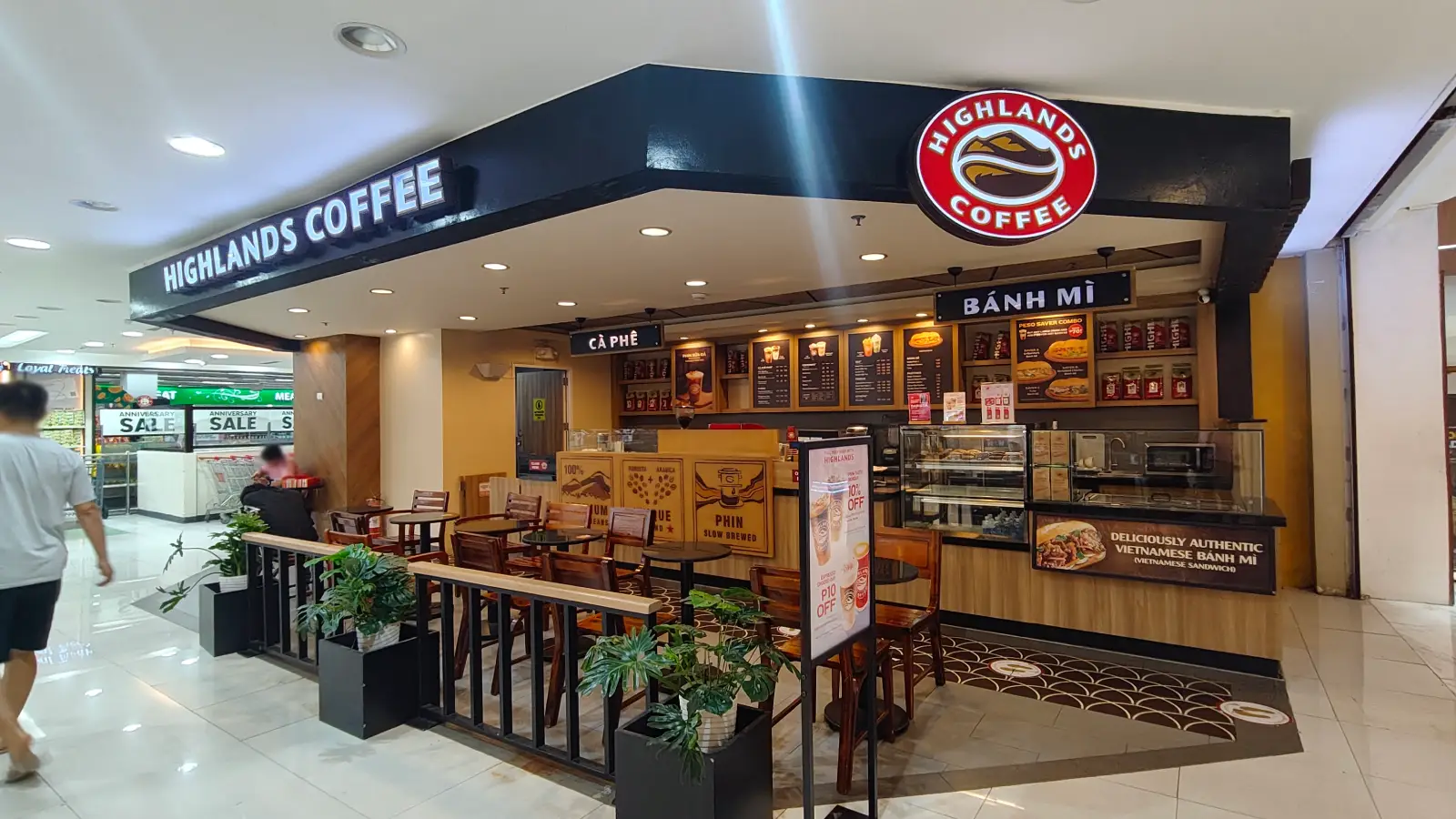 HIGHLANDS COFFEE in Robinsons Place Manila